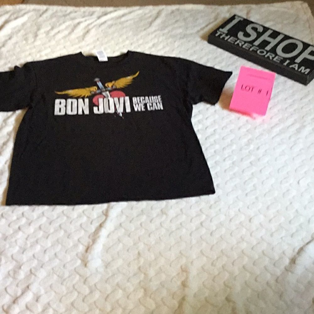 Vintage BON JOVI t in size xlarge with 2013 tours
